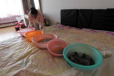 昔阳楼上漏水，住户失联，小区没物管，业主维权难！律师来支招……